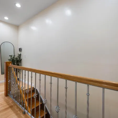 Apartment Spacious 3 Bed 3 Bath Unit In Upper East Side *