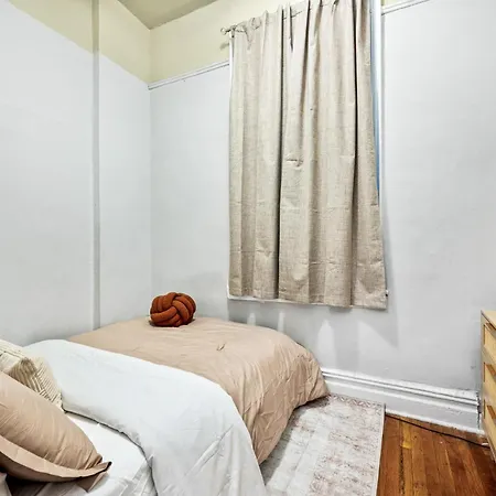 Bright And Beautiful 3 Bedroom Midtown West