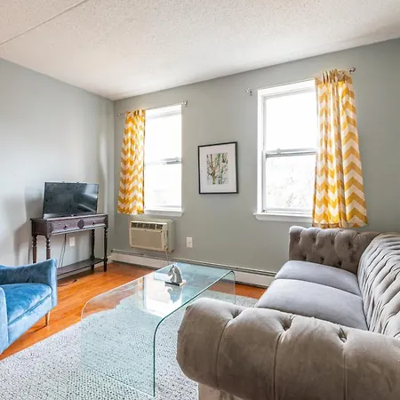 Stunning 3 Bed Fully Furnished