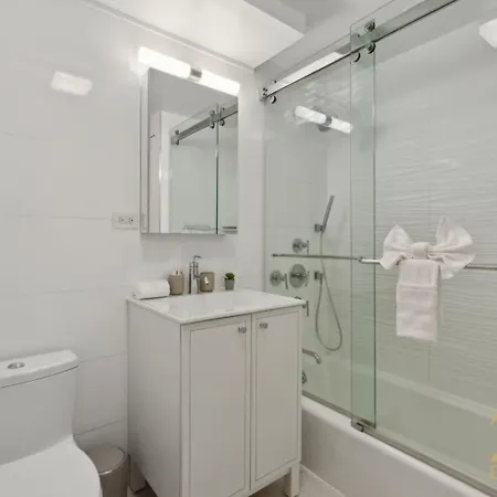 Spacious 1-bedroom Retreat Near Park Apartment