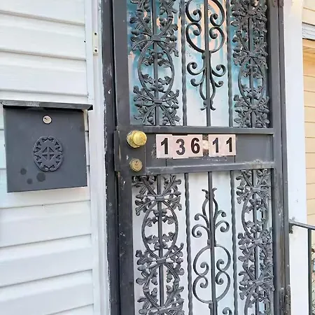 Cozy Private In Downtown Flushing Apartment *