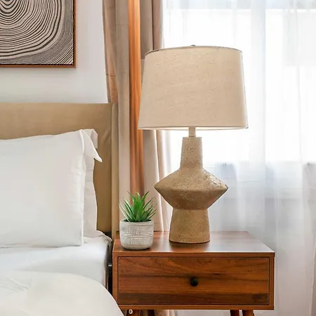 26-1c Gramercy Large 1br Wd *