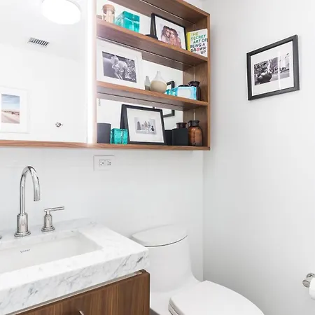 Stylish Williamsburg One Bedroom Near Manhattan *
