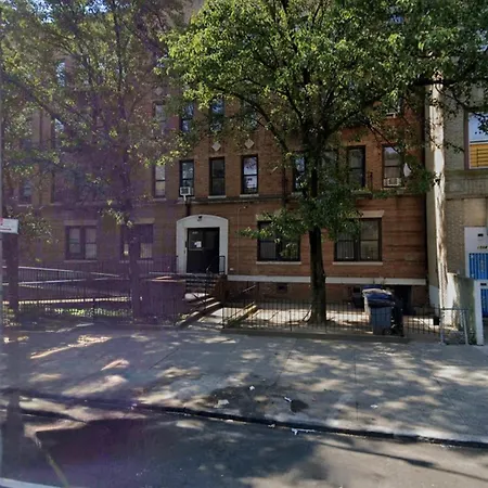 Cozy 2 Bedroom In Thriving Crown Heights Area