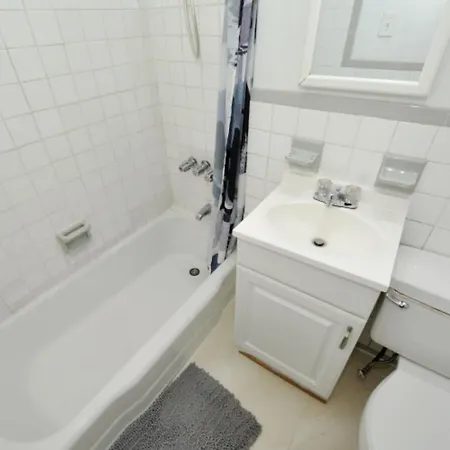 Spacious 3 Bedroom In Prime Location Of Nyc Apartment