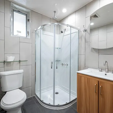 Spacious 3 Bed 3 Bath Unit In Upper East Side Apartment New York