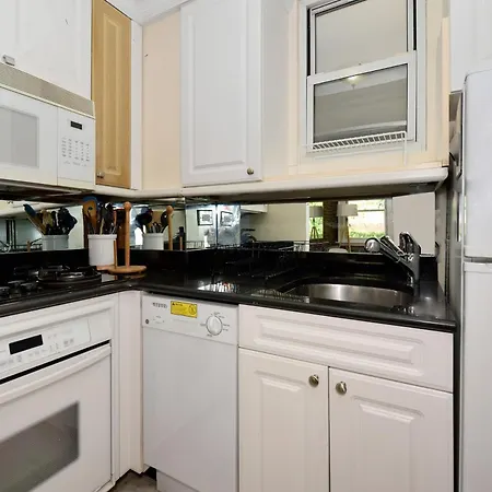 Apartment 10th Avenue Urban Retreat- 3br Nyc