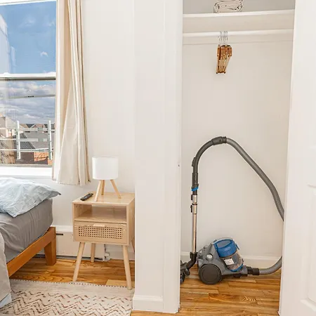 Queens Nyc Bright Renovated 2br Unit Workspace Wifi Apartment New York