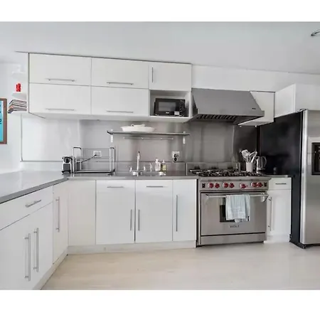 Bright And Spacious Apt, W&d In Unit - Monthly Apartment