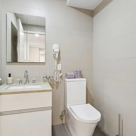 Stylish 2-bedroom Near Park - Laundry - Elevator Apartment