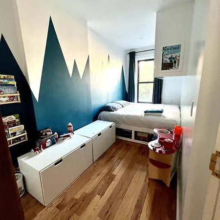 Elegant Historic Harlem Townhouse For Summer Apartment *