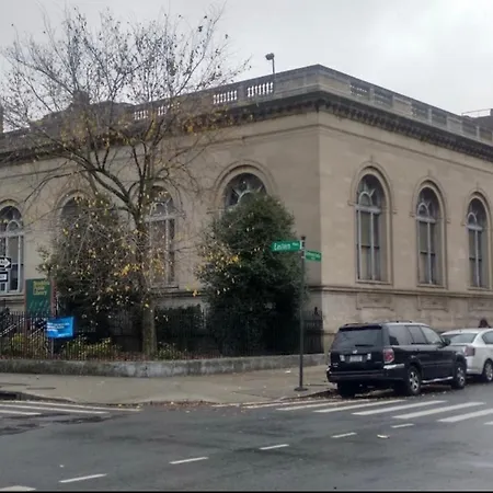 Cozy 2 Bedroom In Thriving Crown Heights Area New York