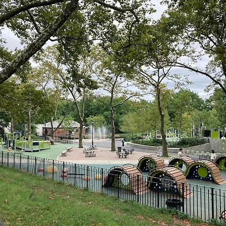 Cozy 2 Bedroom In Thriving Crown Heights Area Apartment *
