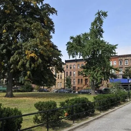 Relax And Unwind At Chic Bed-stuy Brownstone Apartment