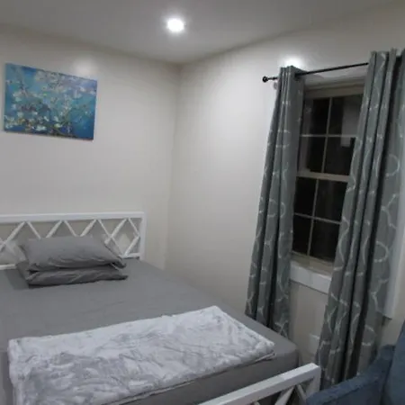 Cozy In Ozone Park Apartment New York
