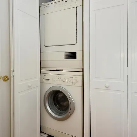 10th Avenue Urban Retreat- 3br Nyc Apartment