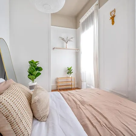 Bright And Beautiful 3 Bedroom Midtown West Apartment
