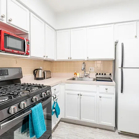 Stunning 3 Bed Fully Furnished * New York