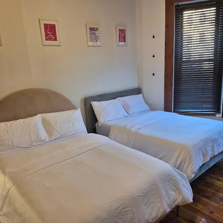 Relax And Unwind At Chic Bed-stuy Brownstone
