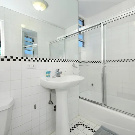 10th Avenue Urban Retreat- 3br Nyc Apartment