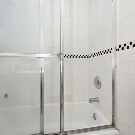 Apartment 10th Avenue Urban Retreat- 3br Nyc *