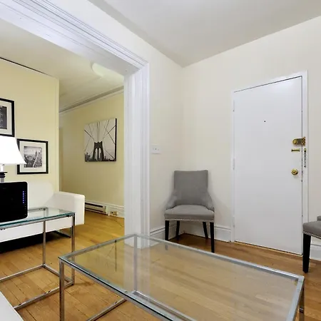 Comfy 3 Bedroom 1 Bath In Nyc Apartment *