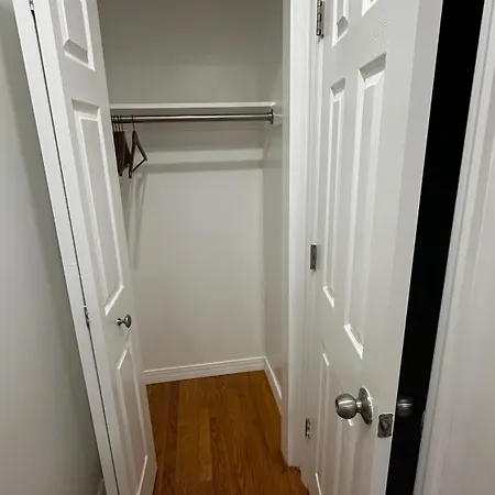 Cozy 2-person Near Jfk Airport & Shopping Area Apartment