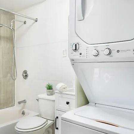 26-1c Gramercy Large 1br Wd
