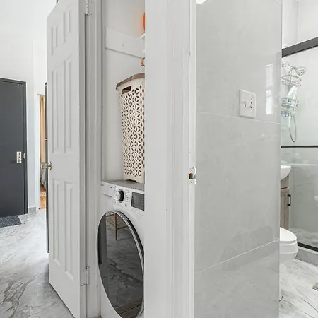 Apartment Queens Nyc Bright Renovated 2br Unit Workspace Wifi