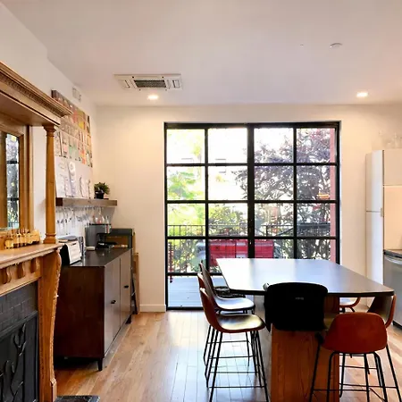 Elegant Historic Harlem Townhouse For Summer