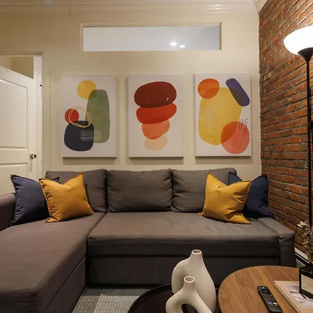 Refined & Stylish Manhattan Haven Apartment New York