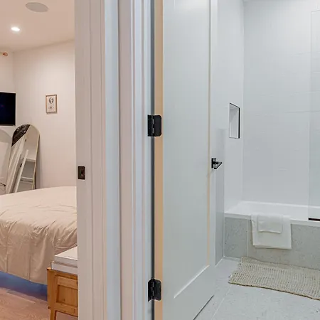 Apartment Chic In Brooklyn W Washer & Dryer