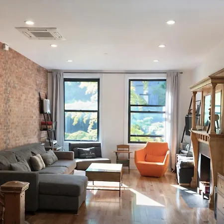 Elegant Historic Harlem Townhouse For Summer