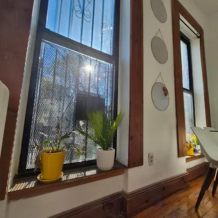 Relax And Unwind At Chic Bed-stuy Brownstone *