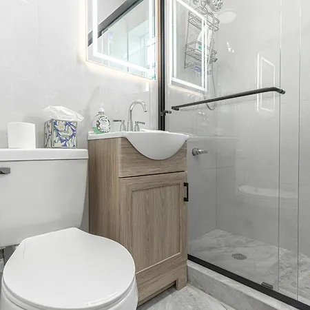 Queens Nyc Bright Renovated 2br Unit Workspace Wifi Apartment