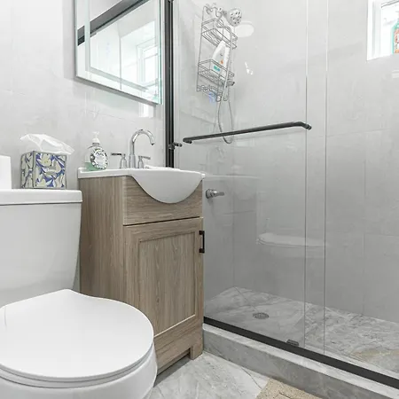Queens Nyc Bright Renovated 2br Unit Workspace Wifi Apartment