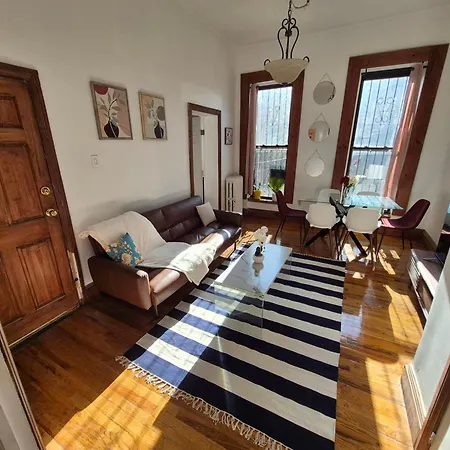 Relax And Unwind At Chic Bed-stuy Brownstone Apartment New York
