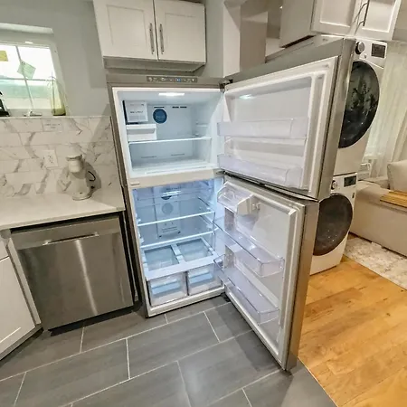 Spacious 3br Nyc Home, 3-min Walk Subway, Kitchen & Ac Apartment New York