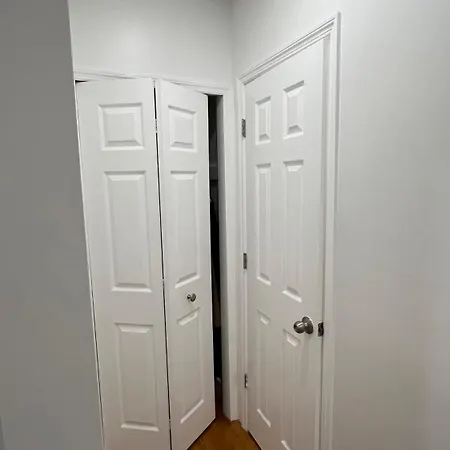 Cozy 2-person Near Jfk Airport & Shopping Area New York