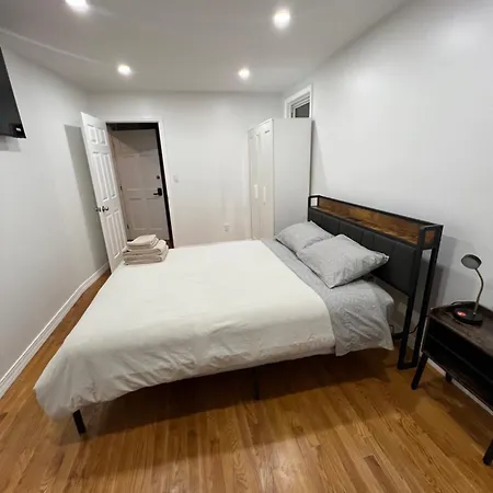 Cozy 2-person Near Jfk Airport & Shopping Area *