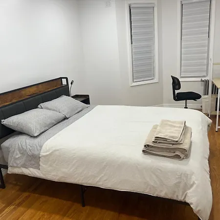 Cozy 2-person Near Jfk Airport & Shopping Area Apartment *
