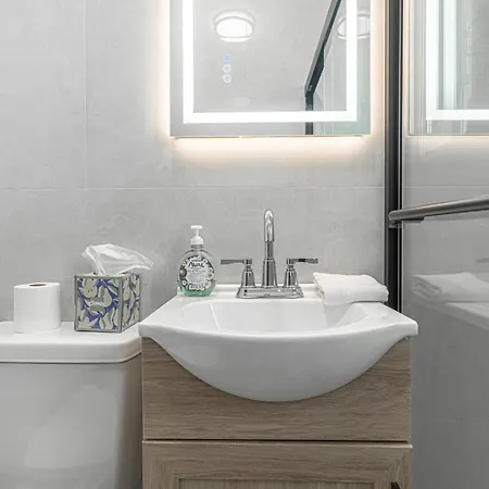 Apartment Queens Nyc Bright Renovated 2br Unit Workspace Wifi *