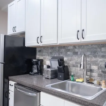 Brand New 3br 2ba Next To Park, Elevator Apartment *