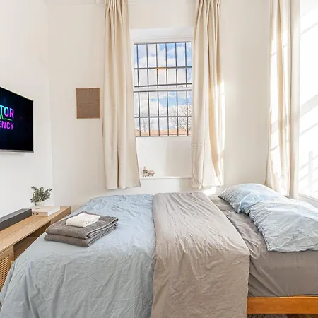 Queens Nyc Bright Renovated 2br Unit Workspace Wifi New York