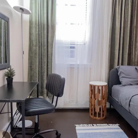 Brand New 3br 2ba Next To Park, Elevator