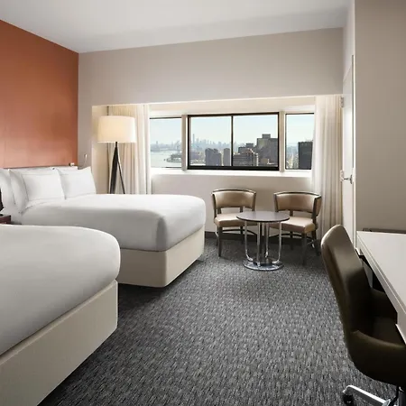Hotel Millennium Hilton One Un Plaza 4*