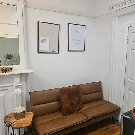 Harlem Brownstone Apartment *
