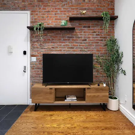 Stylish Retreat In Prime West Village Spot *