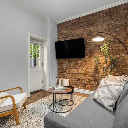 Bold Manhattan Base In Prime Nolita Apartment *