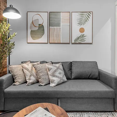 Bold Manhattan Base In Prime Nolita *
